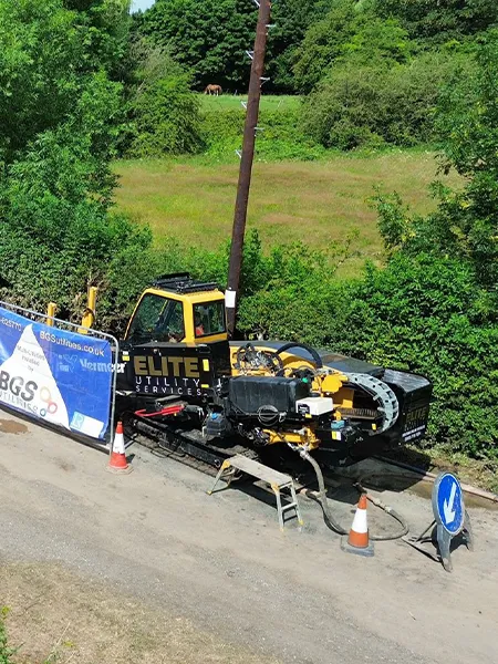HDD drill in narrow lane